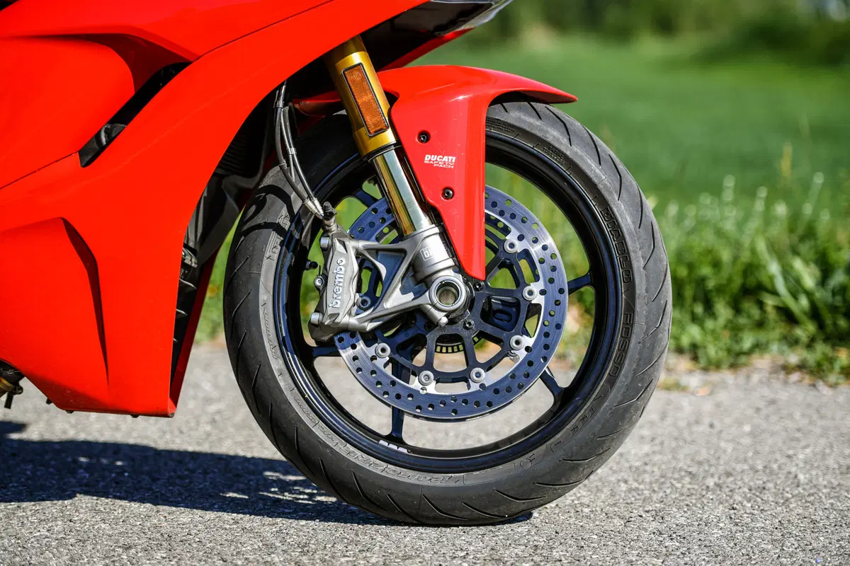 Ducati SuperSport 939 S: il ritorno dei semimanubri