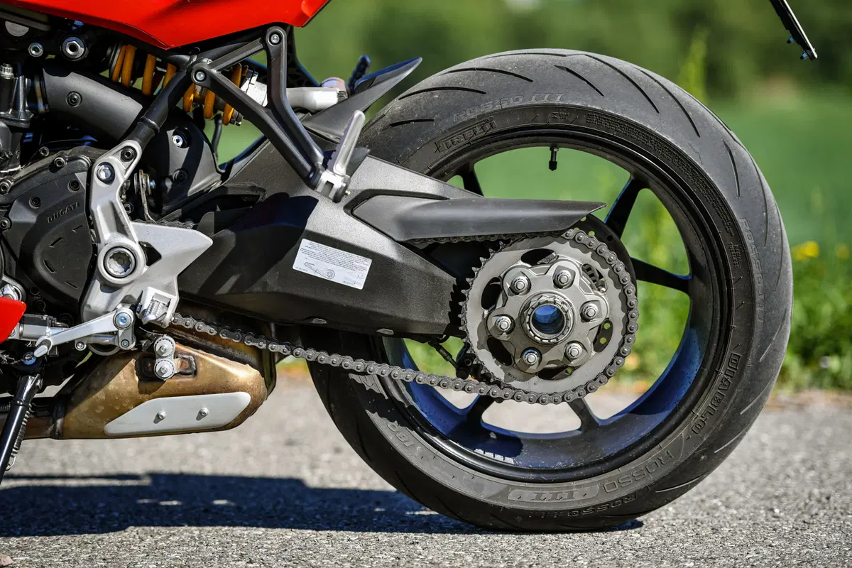 Ducati SuperSport 939 S: il ritorno dei semimanubri (2)