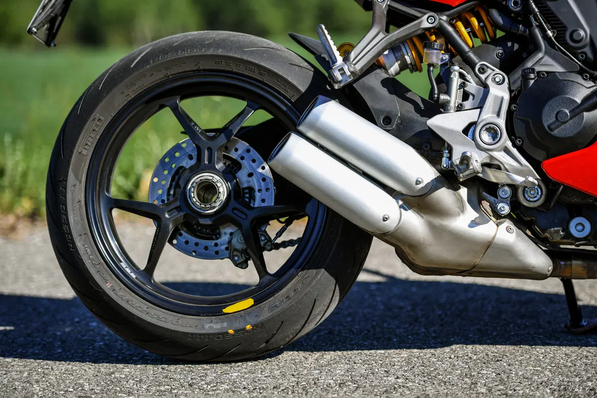 Ducati SuperSport 939 S: il ritorno dei semimanubri (3)
