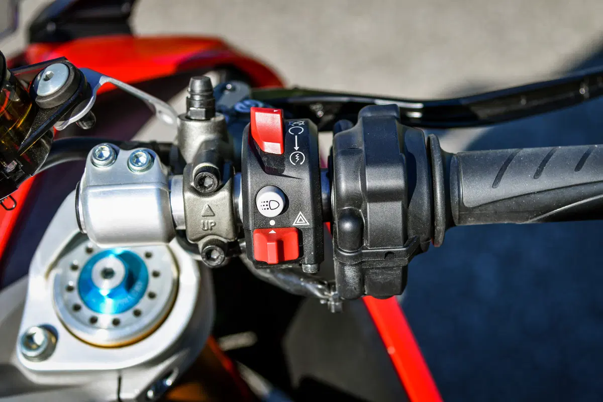 Ducati SuperSport 939 S: il ritorno dei semimanubri