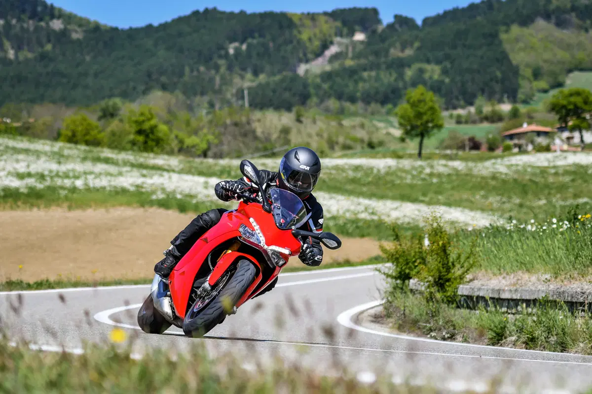 Ducati SuperSport 939 S: il ritorno dei semimanubri (4)