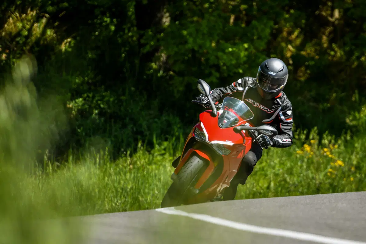 Ducati SuperSport 939 S: il ritorno dei semimanubri (5)