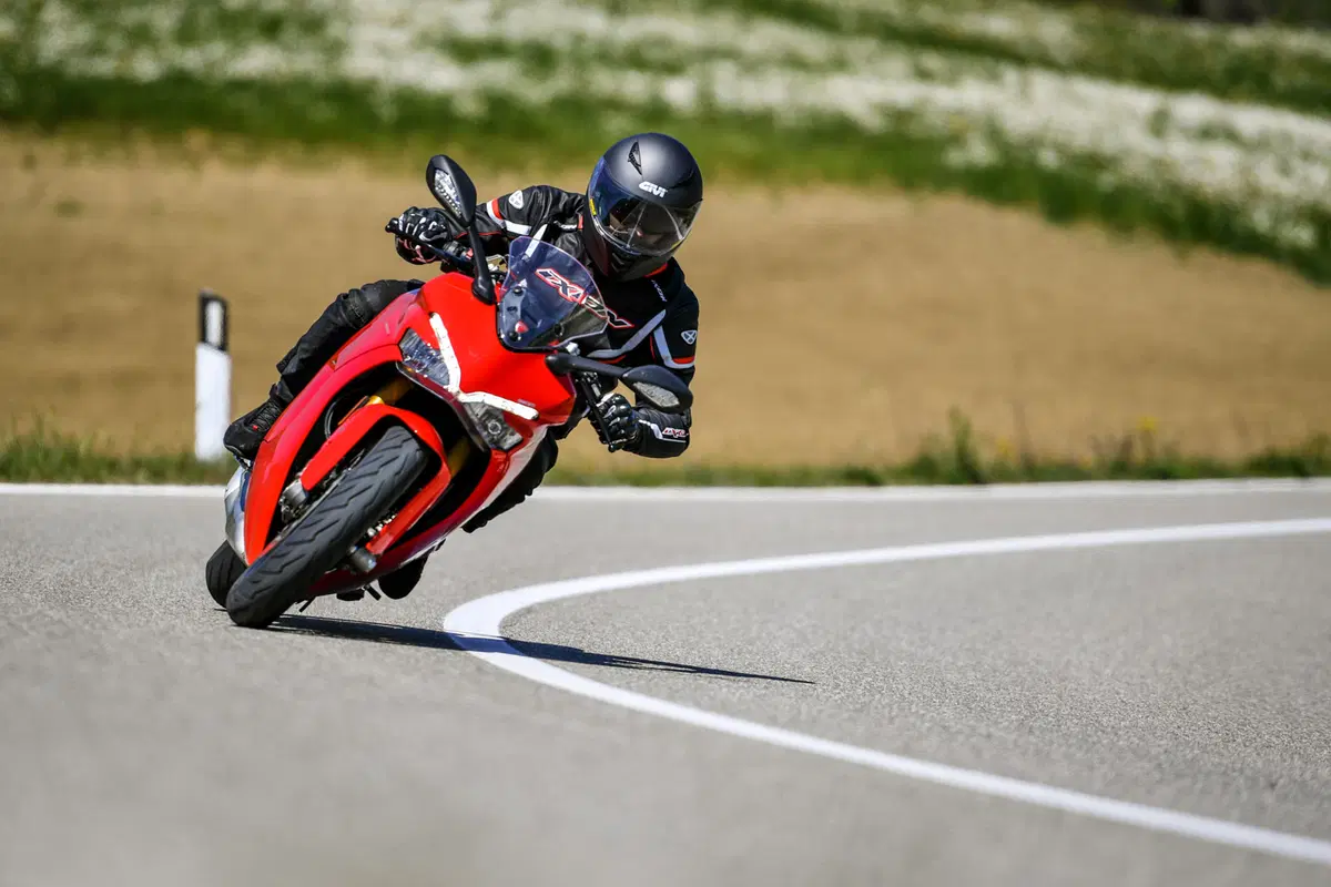 Ducati SuperSport 939 S: il ritorno dei semimanubri (7)