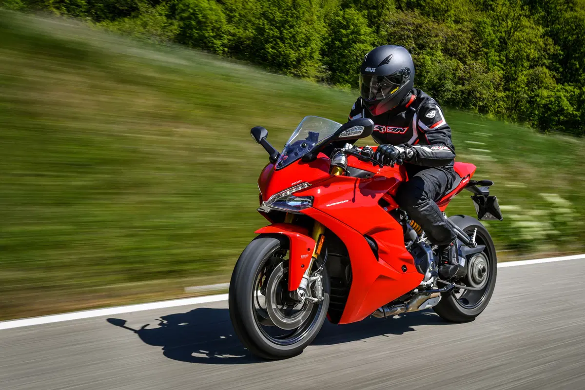 Ducati SuperSport 939 S: il ritorno dei semimanubri (8)