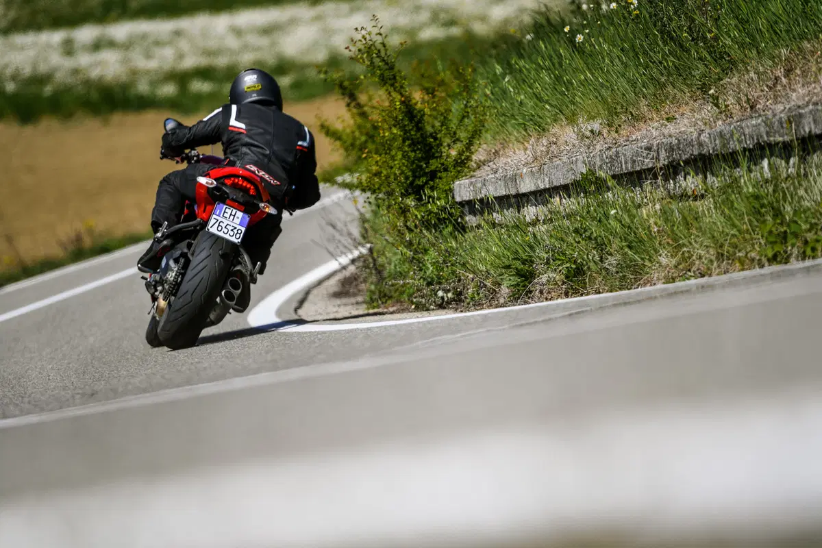 Ducati SuperSport 939 S: il ritorno dei semimanubri (9)