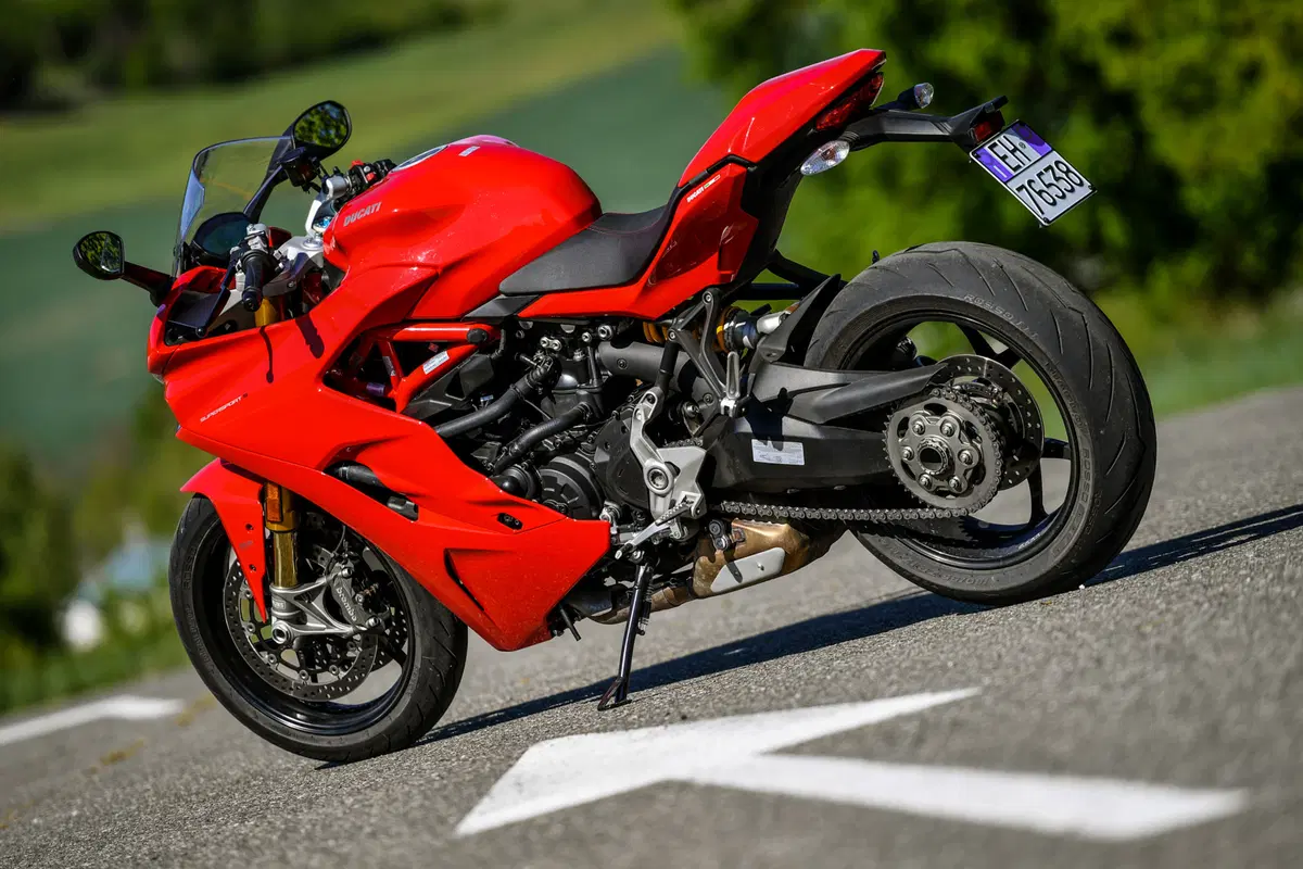 Ducati SuperSport 939 S: il ritorno dei semimanubri (12)