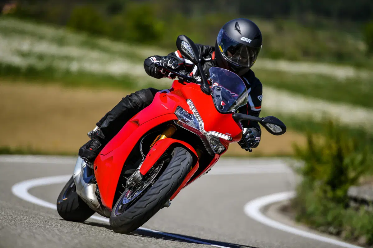 Ducati SuperSport 939 S: il ritorno dei semimanubri (10)