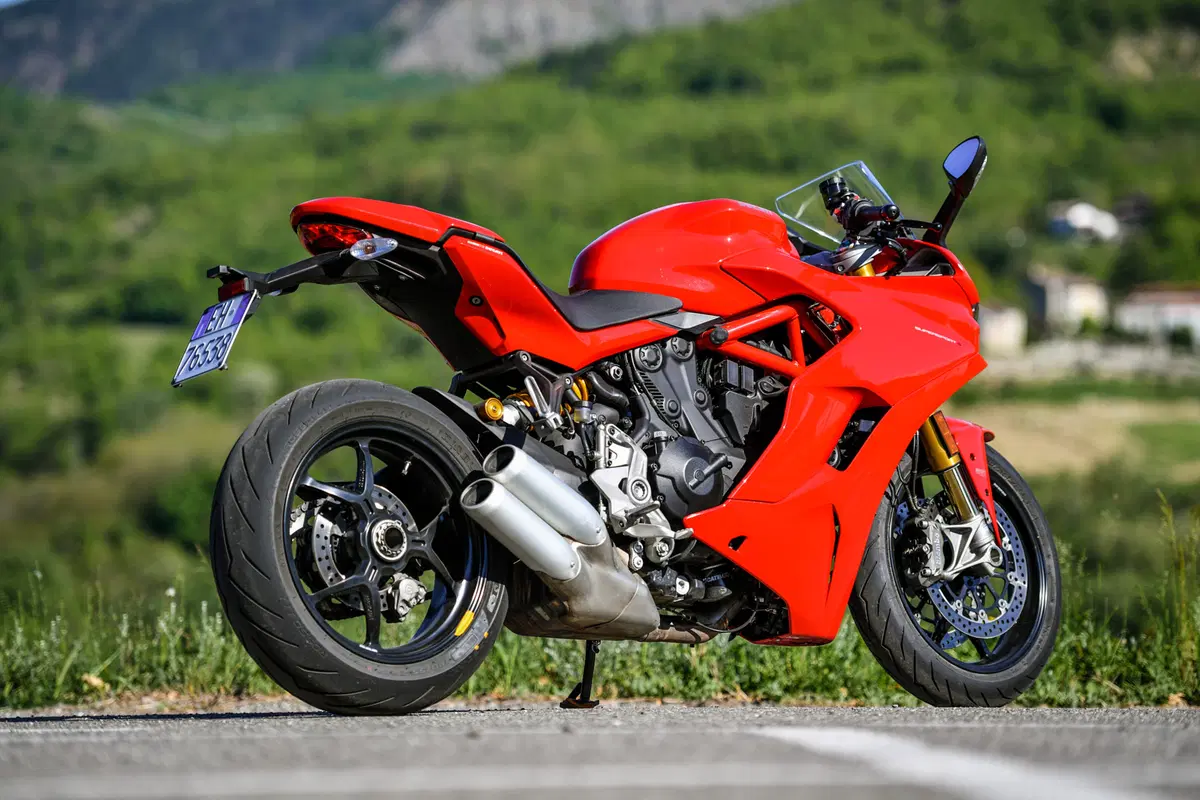 Ducati SuperSport 939 S: il ritorno dei semimanubri (18)
