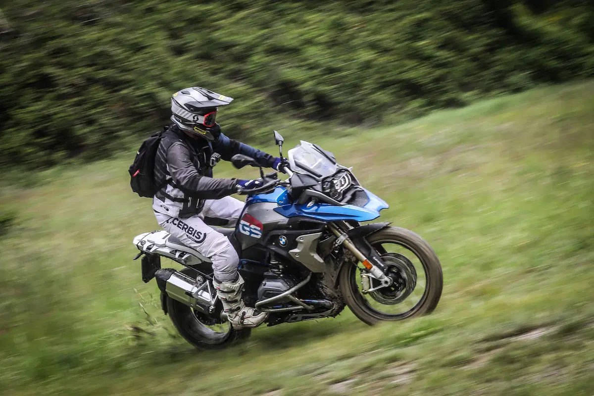 Come guidare la maxi enduro in offroad: te lo spiega la GS Academy
