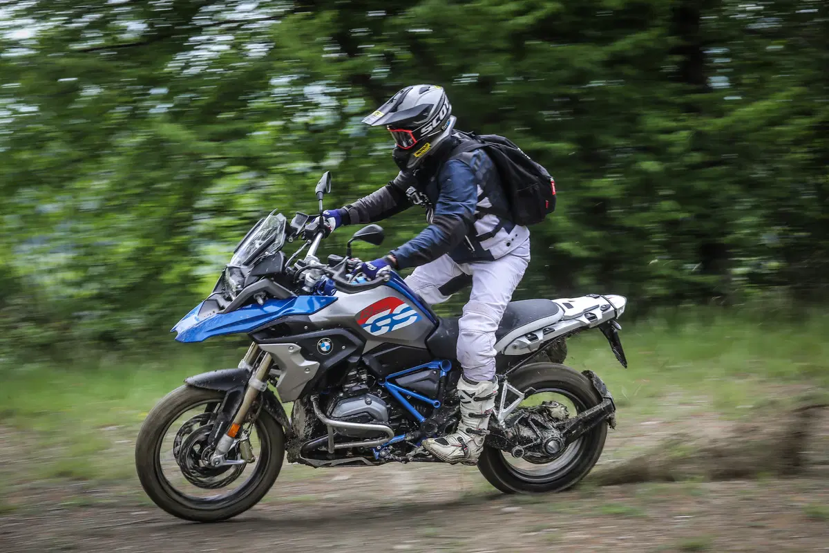 Come guidare la maxi enduro in offroad: te lo spiega la GS Academy (14)