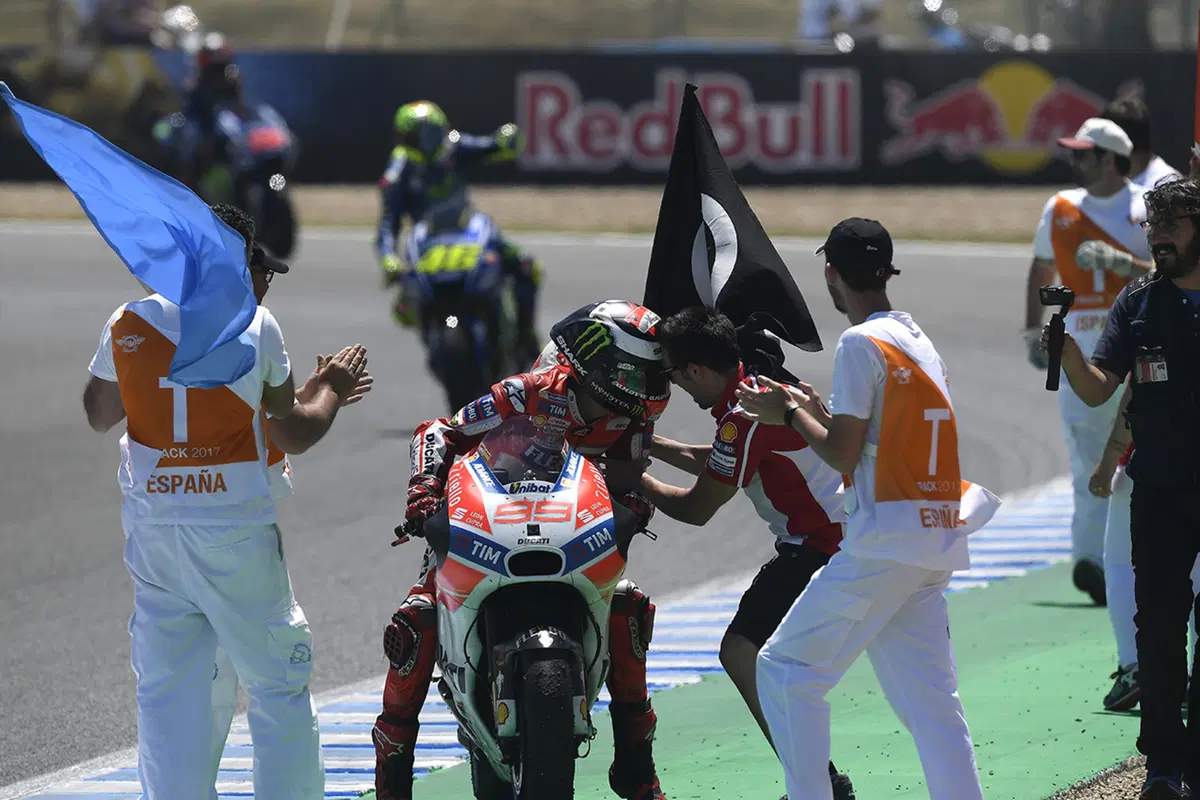 Gallery MotoGP 2017. Le foto più spettacolari del GP di Spagna (11)