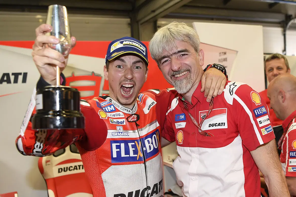 Gallery MotoGP 2017. Le foto più spettacolari del GP di Spagna (39)